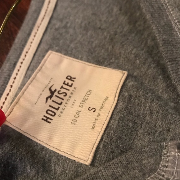 2 long sleeve hollister shirts - Picture 3 of 7